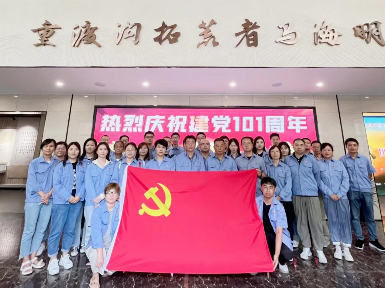 向先進(jìn)學(xué)習(xí)，向楷模致敬